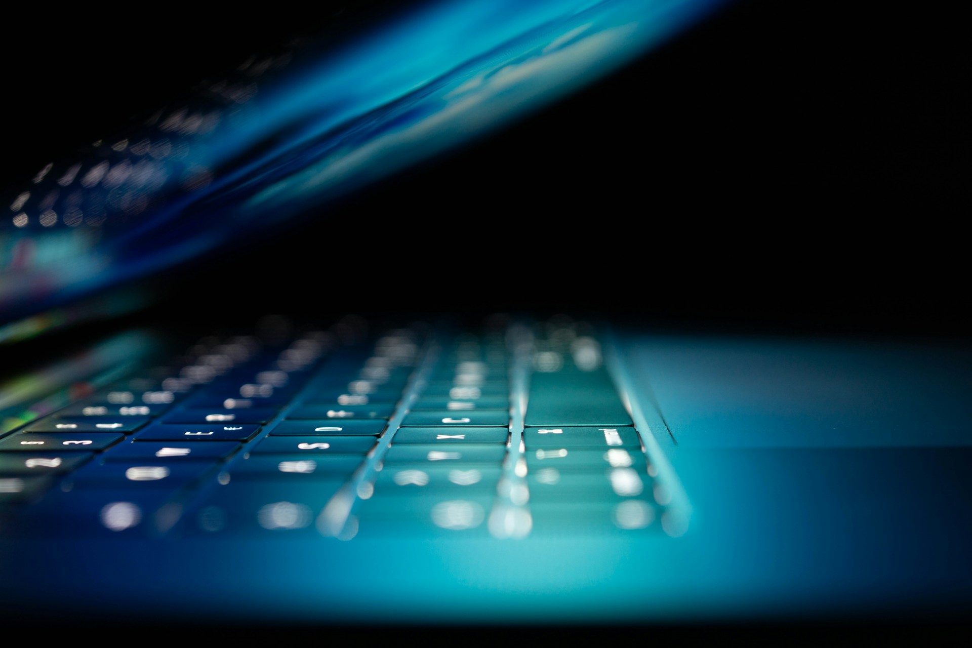 Clavier d'ordinateur avec éclairage bleu sécurisé